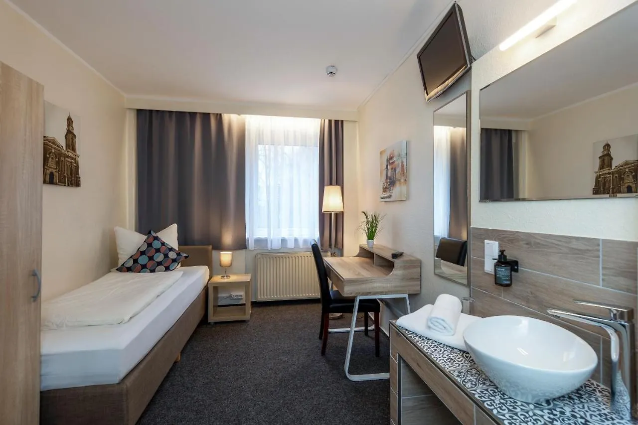 Auto-Parkhotel Hamburg St Pauli 2*,